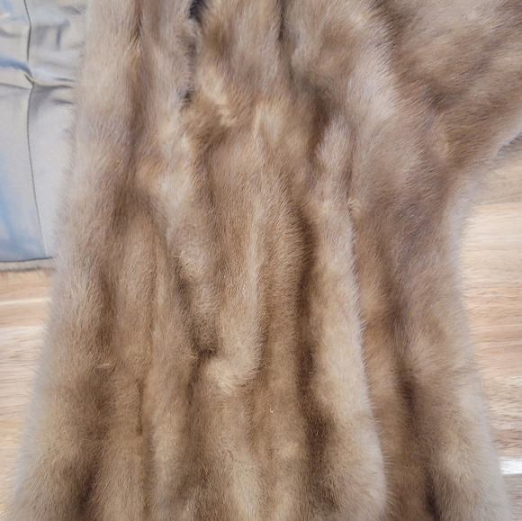 MINK CAPE ON SALE!! FIRM PRICE😍 - Picture 2 of 7